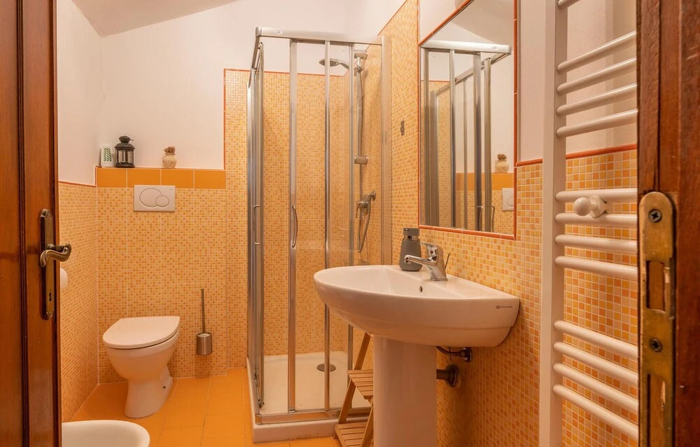 Amazing Home in Cascio, Molazzana With 2 Bedrooms and Wifi