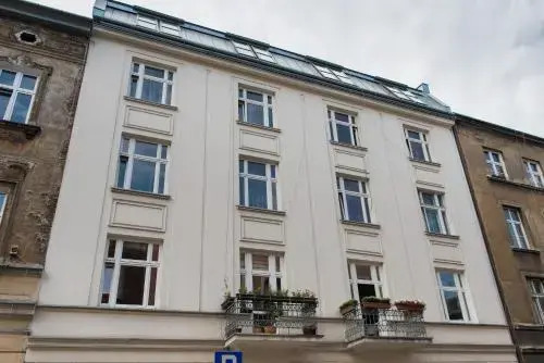 Sunny Old Town Apartments