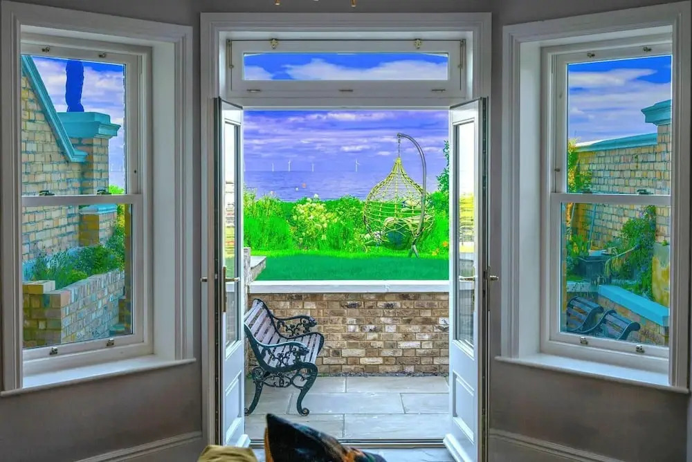 Beachfront Escape & Wow Sea Views, Luxury Retreat