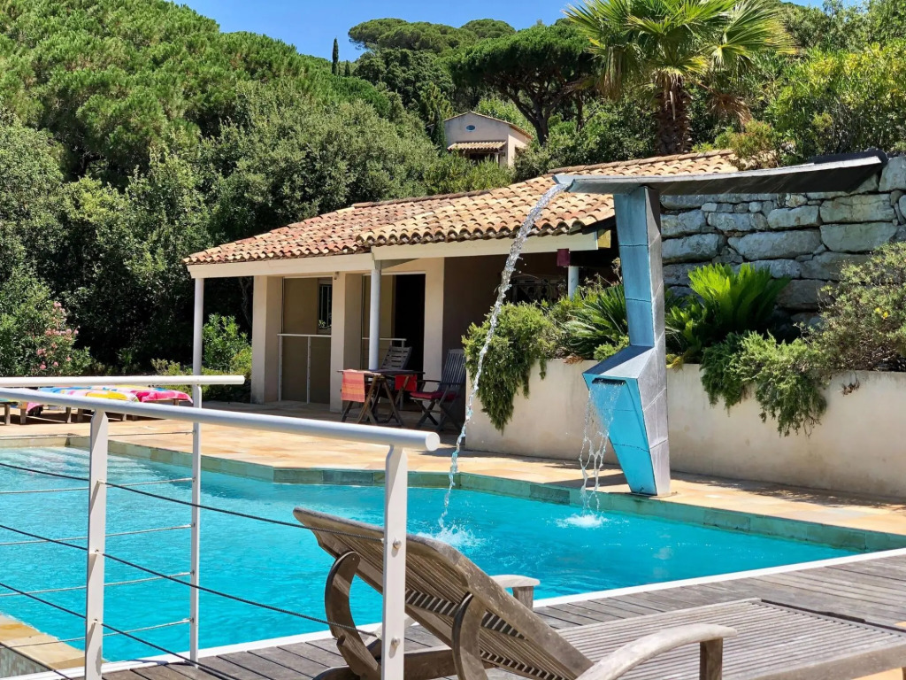 Plushy Villa with Private Pool and Sea Views in La Croix-Valmer