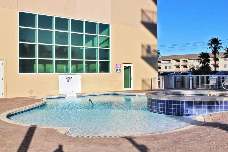 Crystal Shores West 805