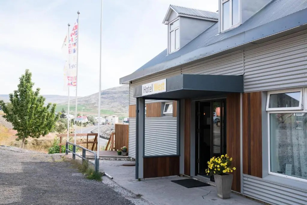 Hotel West