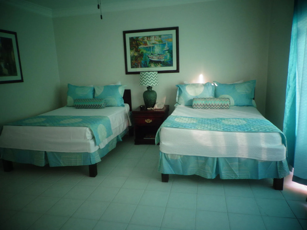 Colony Club Inn & Suites