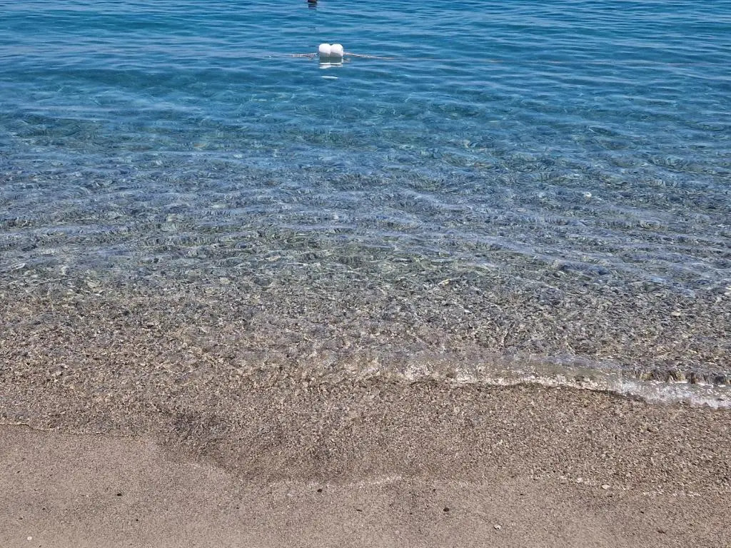 Miriam 21, a 300 metri dal mare