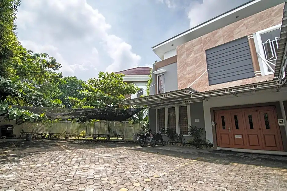 OYO 91066 Wisma Cemara