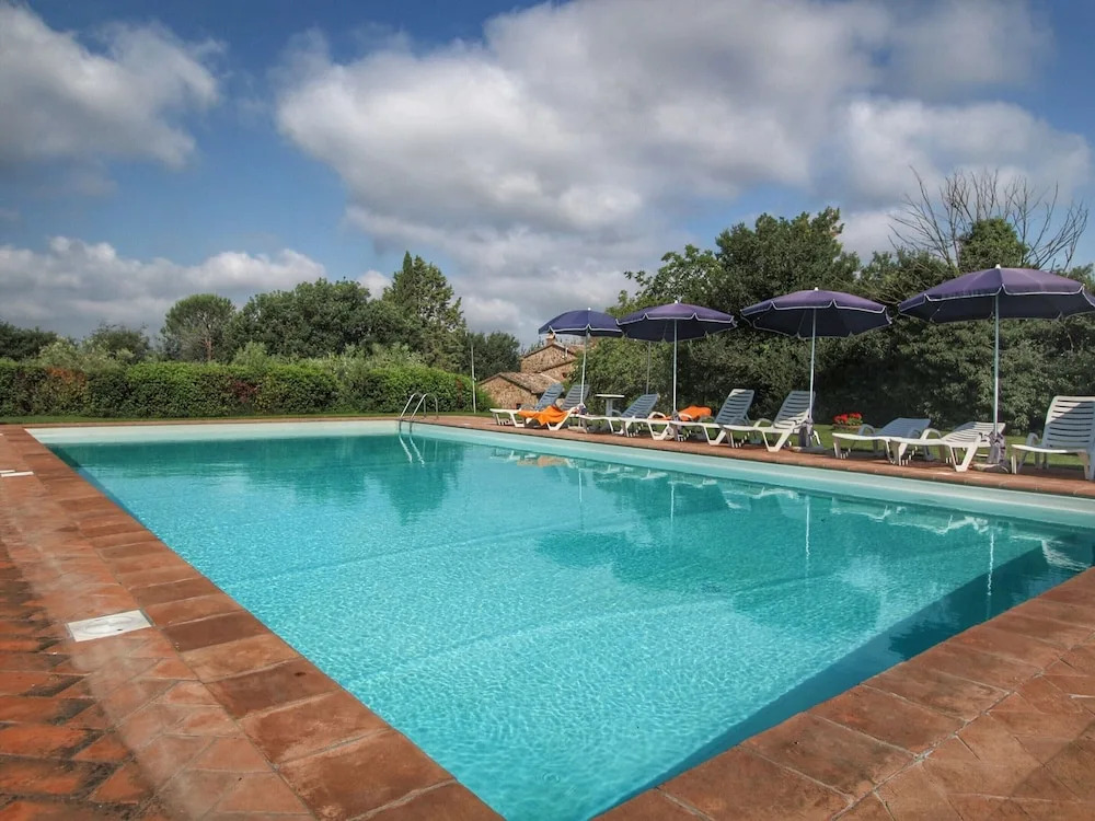 Farmhouse in Proceno with Pool