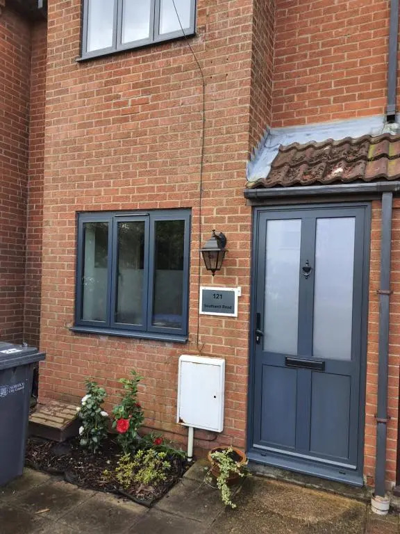 Country Style, 2 bedroom house, Parking and superb location