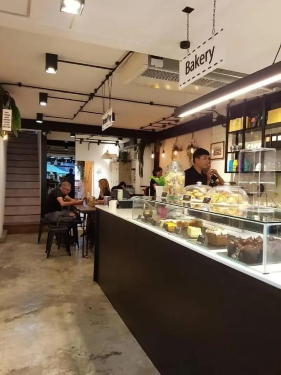 Barn & Bed Hostel at BTS Phrom Phong