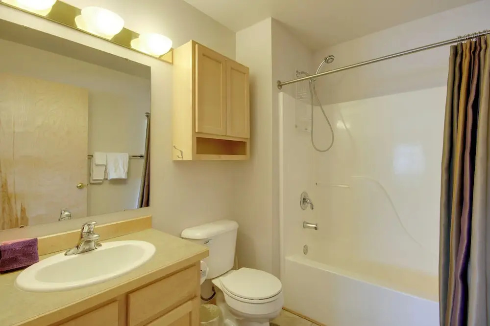 Condo in Cedar Creek w/ Shuttle to Big Sky Resort!