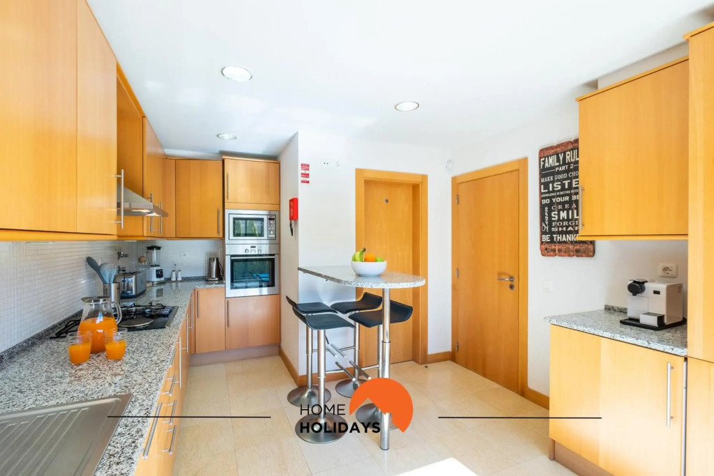 #076 Stunning and Modern Villa Near NewTown, Beach Pool