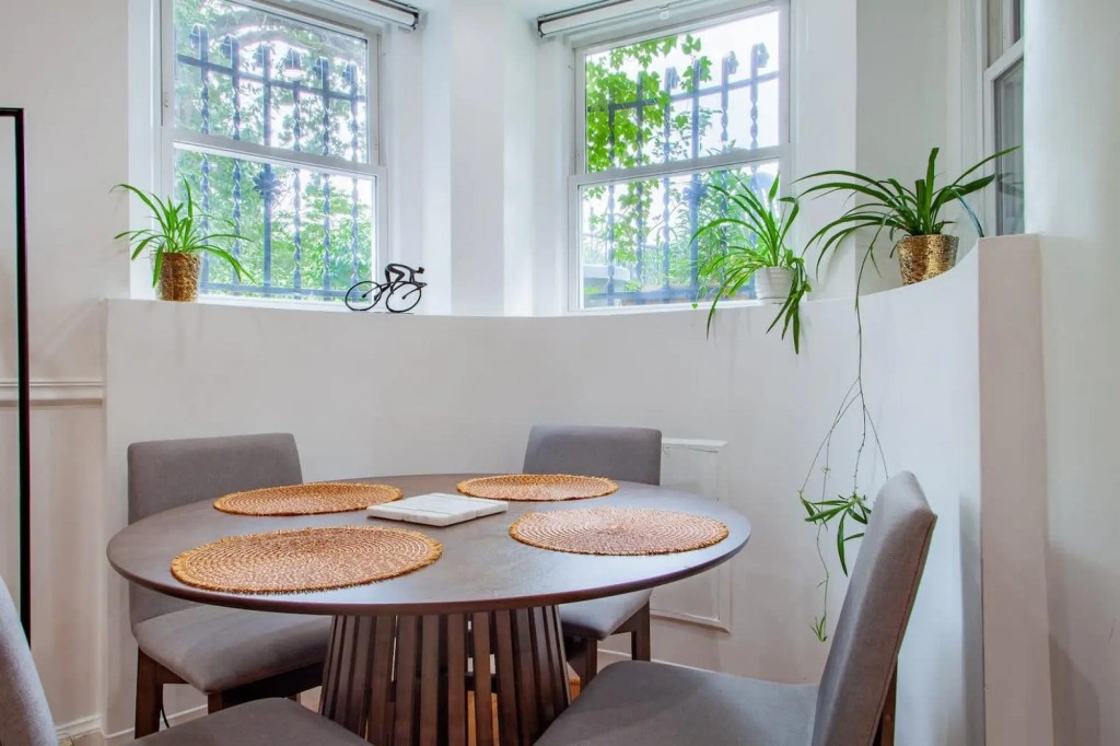 Fancy 1-BR in Central Location ⚜ Parking available