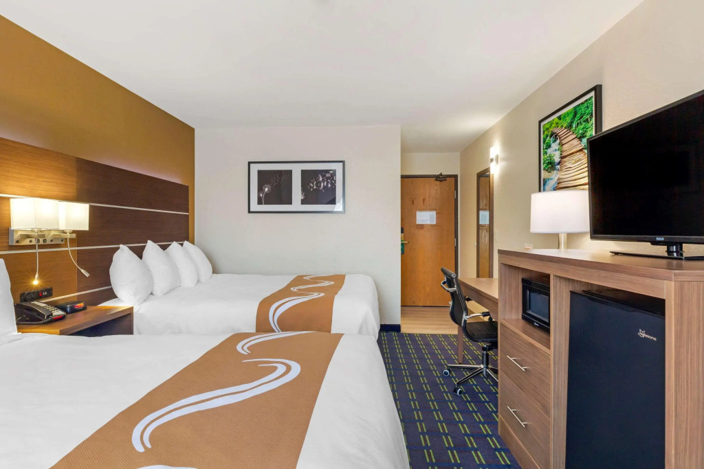 Quality Inn Lee - Lenox South