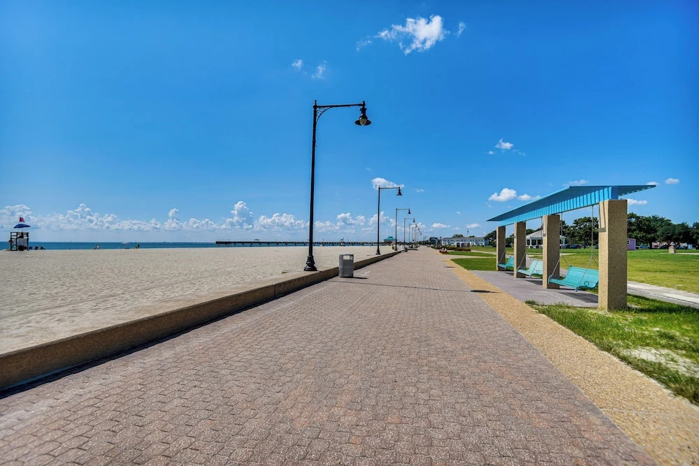 1 Mi to Beach: Home w/ Patio & Grill in Hampton!
