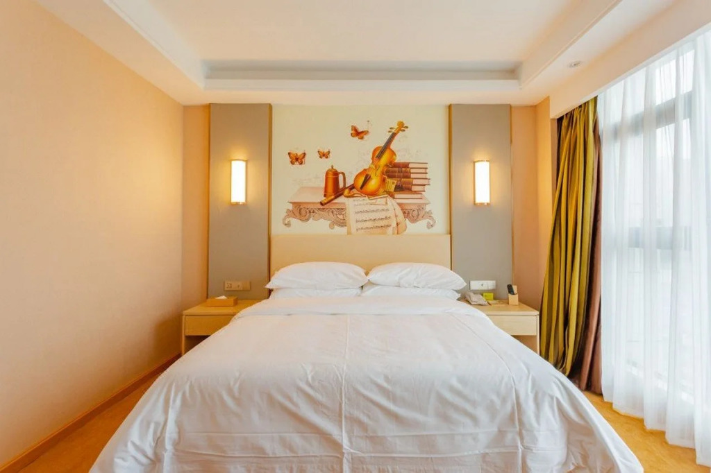 Vienna International Hotel (Chengdu Exhibition Center Zhonghe Metro Station)
