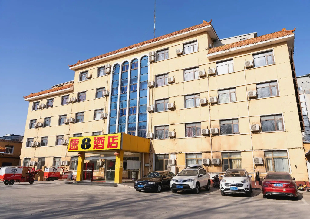 Super 8 Hotel