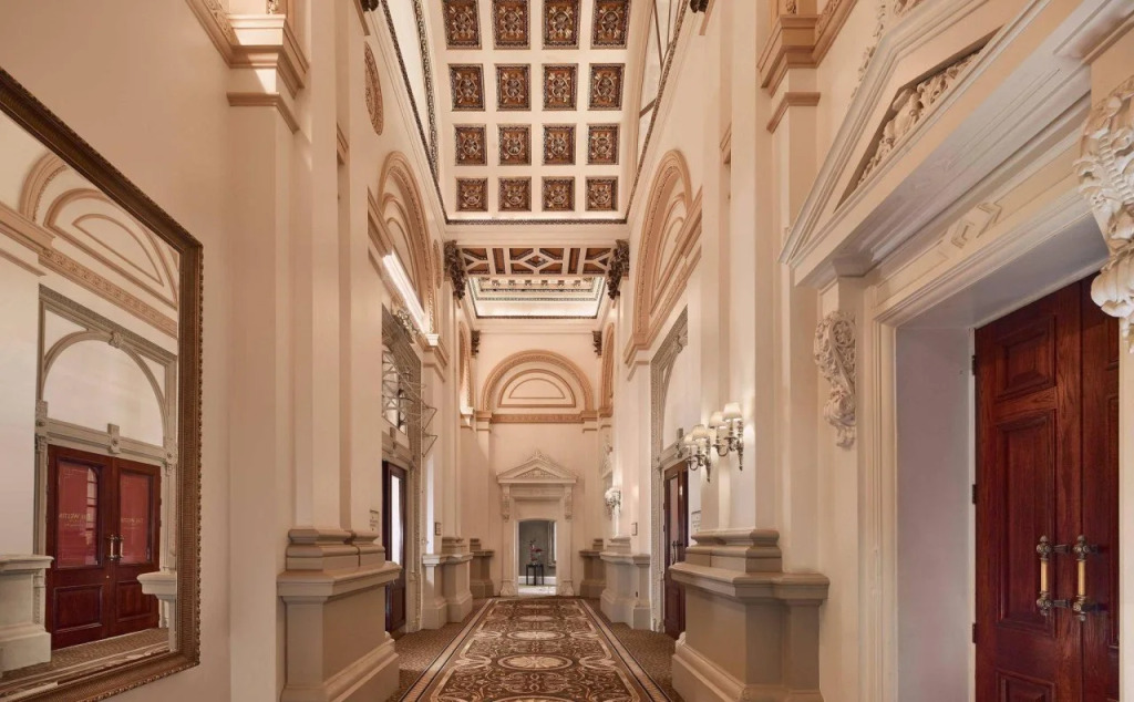 The College Green Dublin Hotel, Autograph Collection