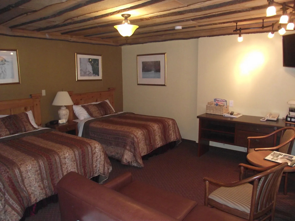 Forest Motel & Woodland Retreat