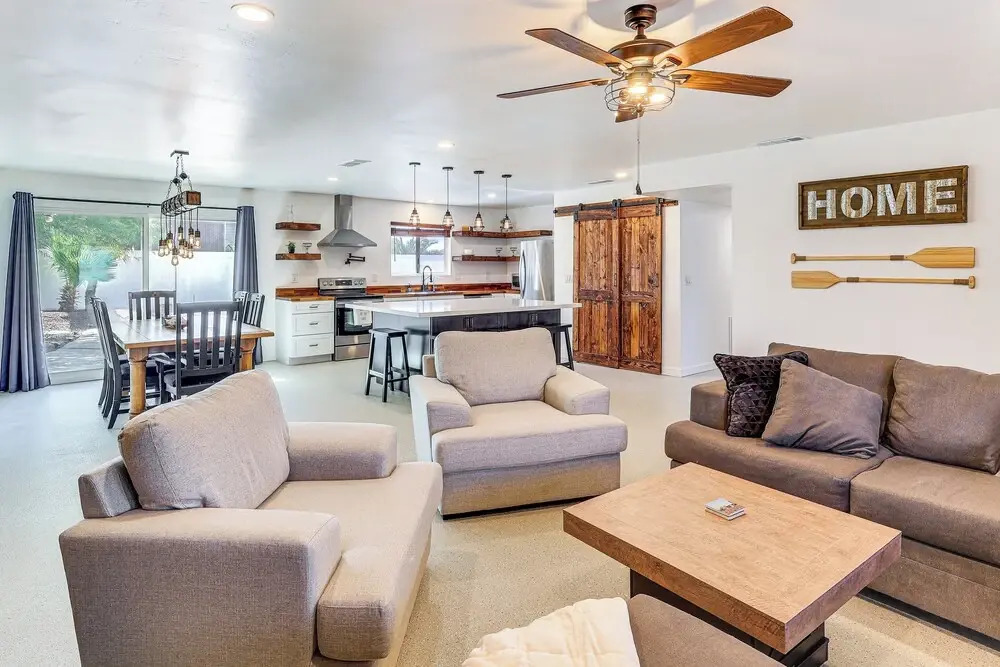 3 Mi to London Bridge: Sleek Home w/ Outdoor Haven