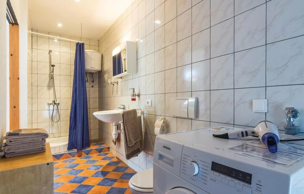 Stunning Home in Musalez With Wifi and 1 Bedrooms