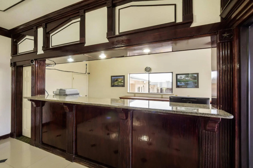 Three Rivers Executive Inn & Suites By OYO
