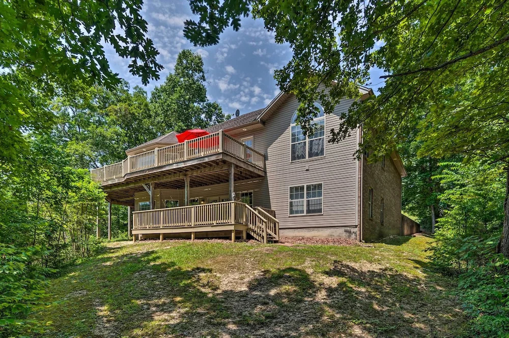 Luxe Lake Cumberland Retreat w/ Decks on 1 Acre!