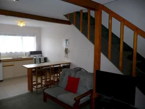 Coachmans Lodge Motel