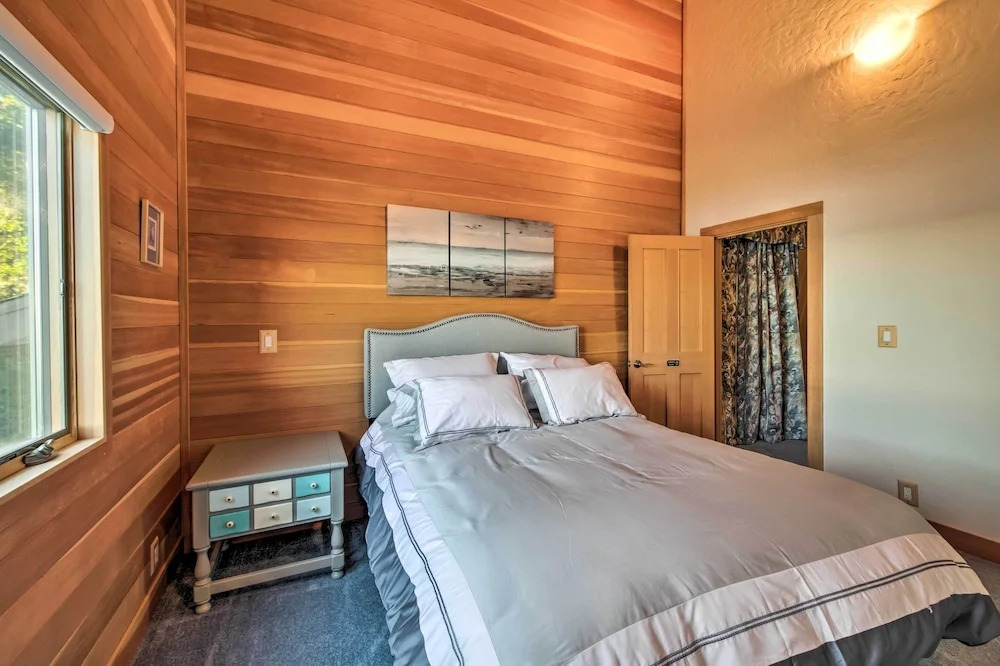Marrowstone Island Home: 20 Mins to Port Townsend