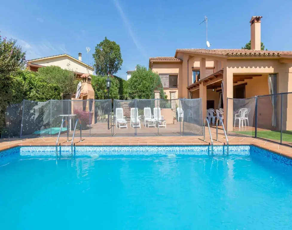 Quiet Residential Villa in Vidreres