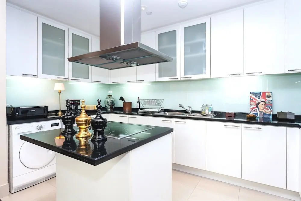 1 Bed Serviced Skyvilla With View Check in 15h to 22h Only