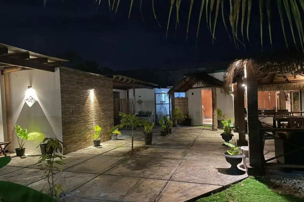 Himeyn Beach Inn - Ocho Homes by Eight Continents