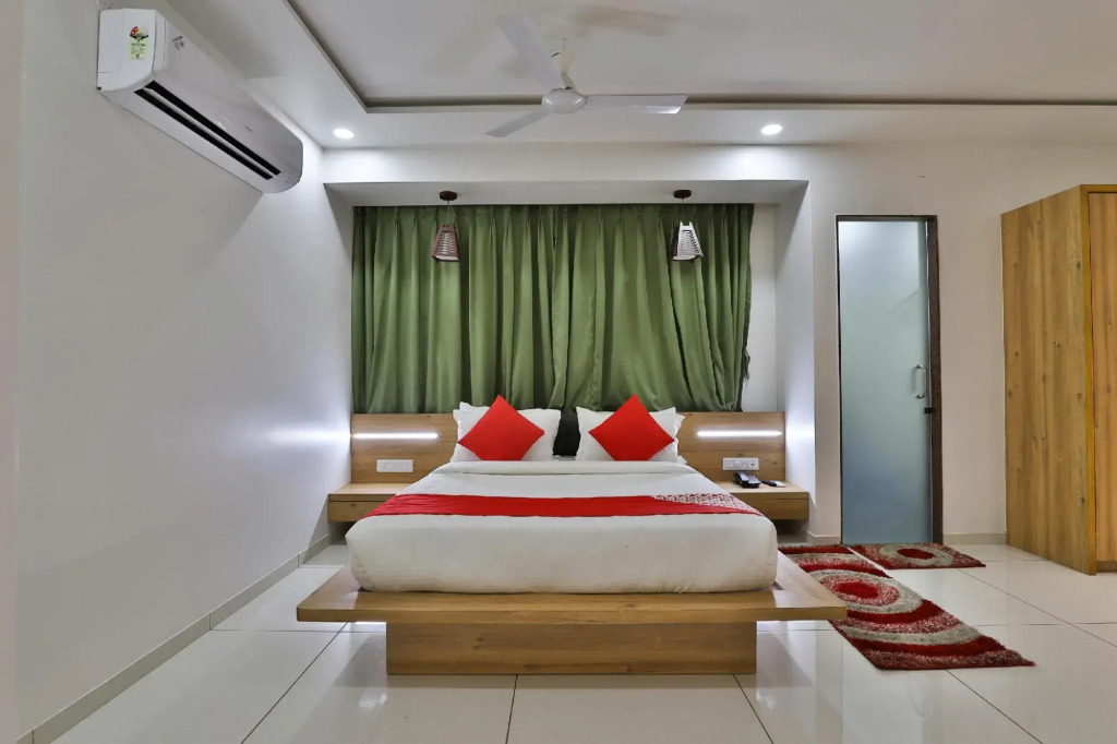 Oyo 37230 Yashraj Hotel