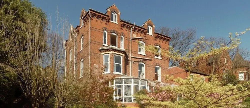 Hillcrest Hotel