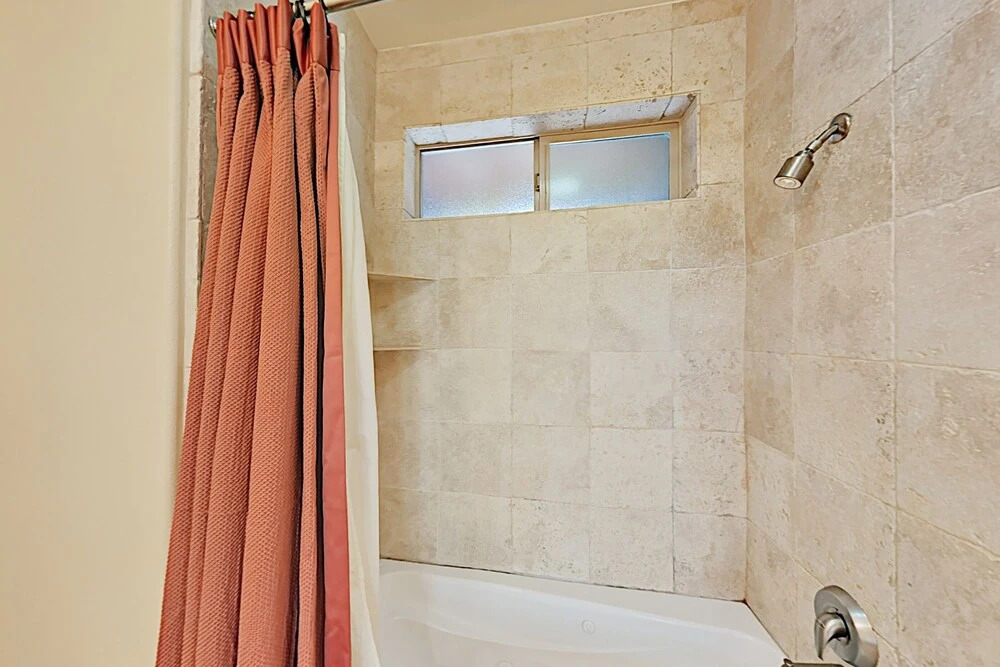 10917cin 2 Bedroom Condo