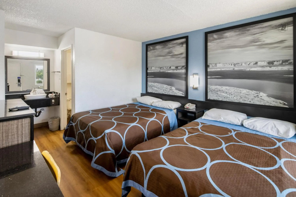 Super 8 by Wyndham Phoenix West