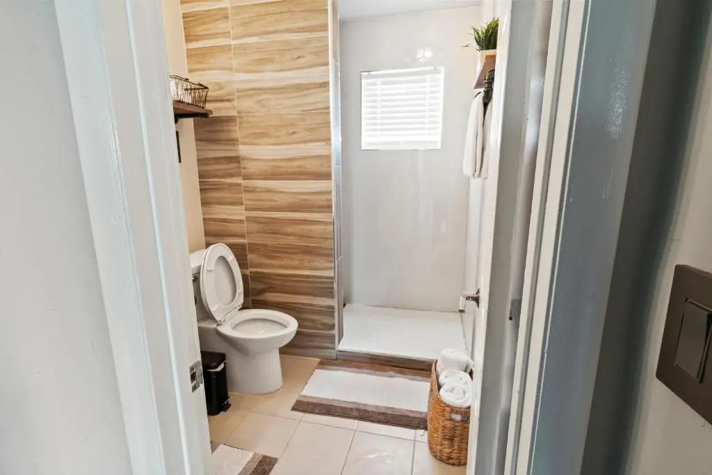 C-VOTED REMODELED UNIT! KAYAKs, MARINA,