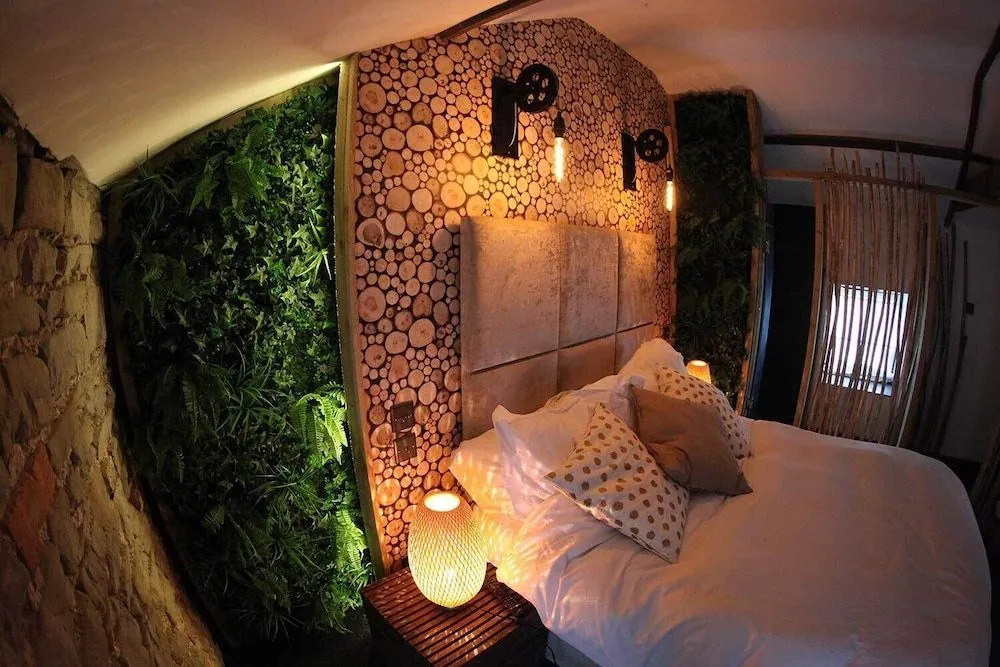 The Lodge Rooms