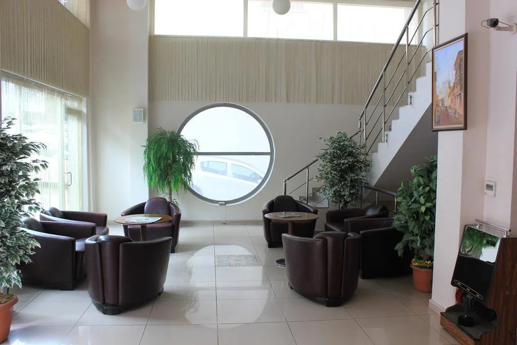 Siyav Otel