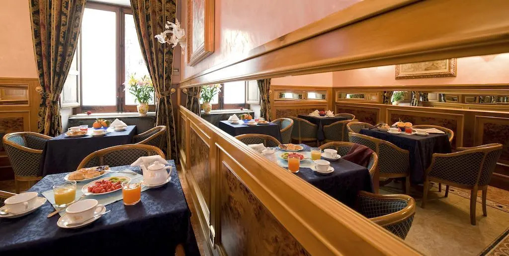 Hotel Joli