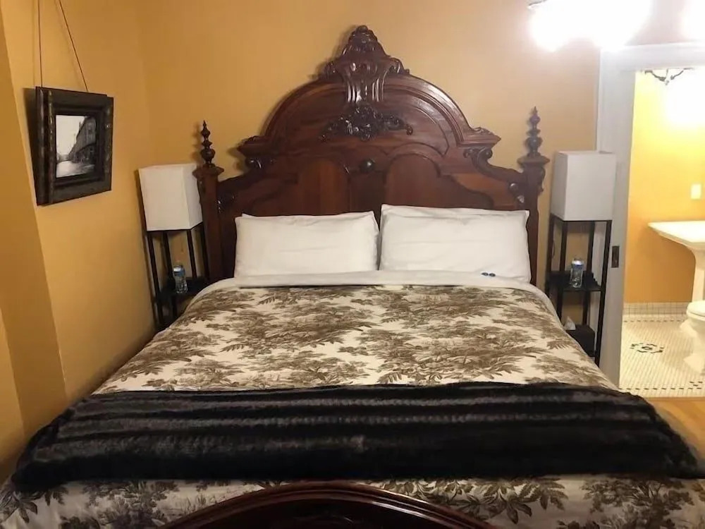 Pendleton House Historic Inn and B&B