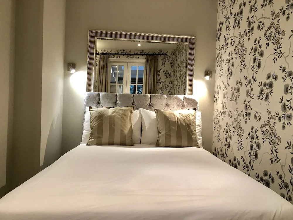 Claverton Street Apartment