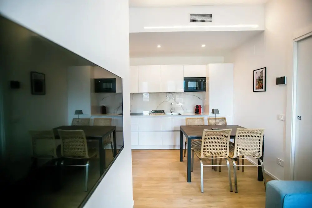 Como Lakeside Suites