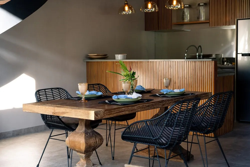 Luxury Private Loft, 2 BR, Canggu With Staff