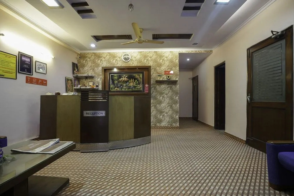 OYO 22533 Hotel Sunrise Blue