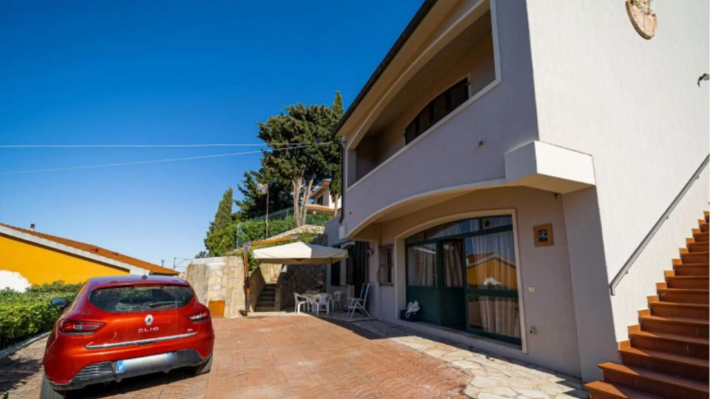 Three-bedroom Trilo Serena in center of Capoliveri with private parking-APPARTAMENTO TRILO SERENA