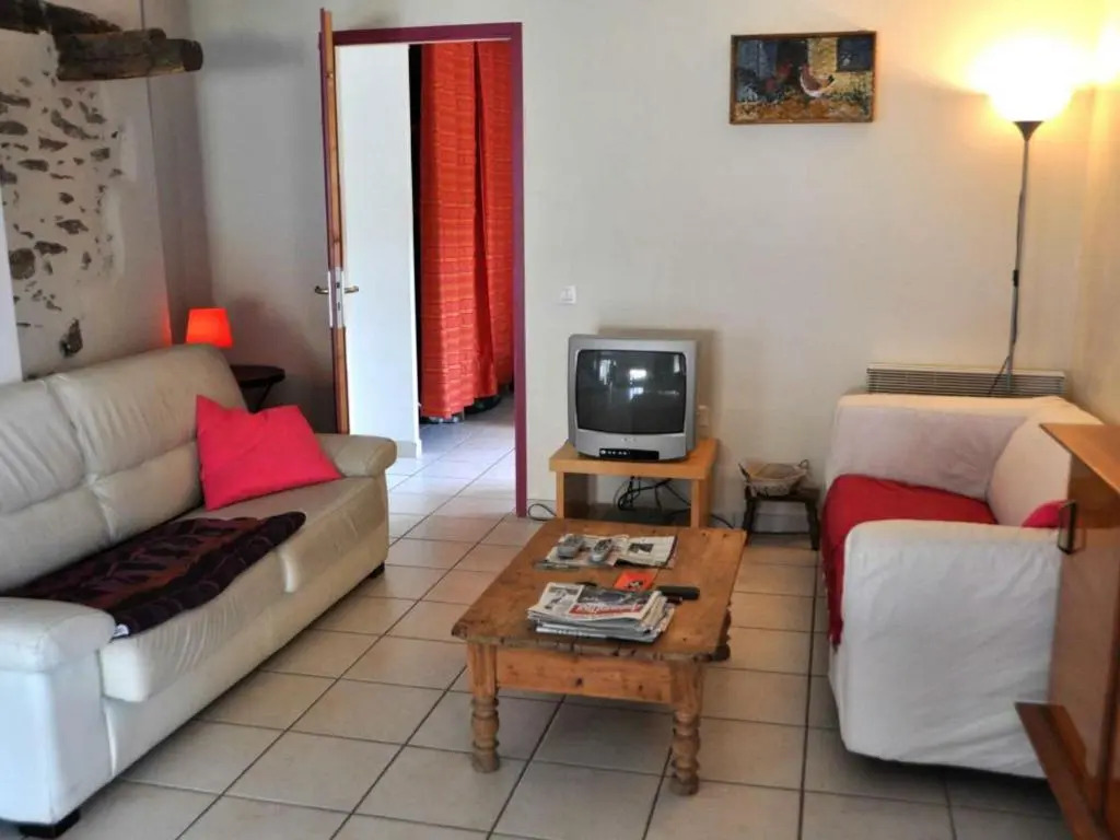 Gîte spacieux avec 2 chambres et parking à proximité du Parc du Pilat - FR-1-496-70