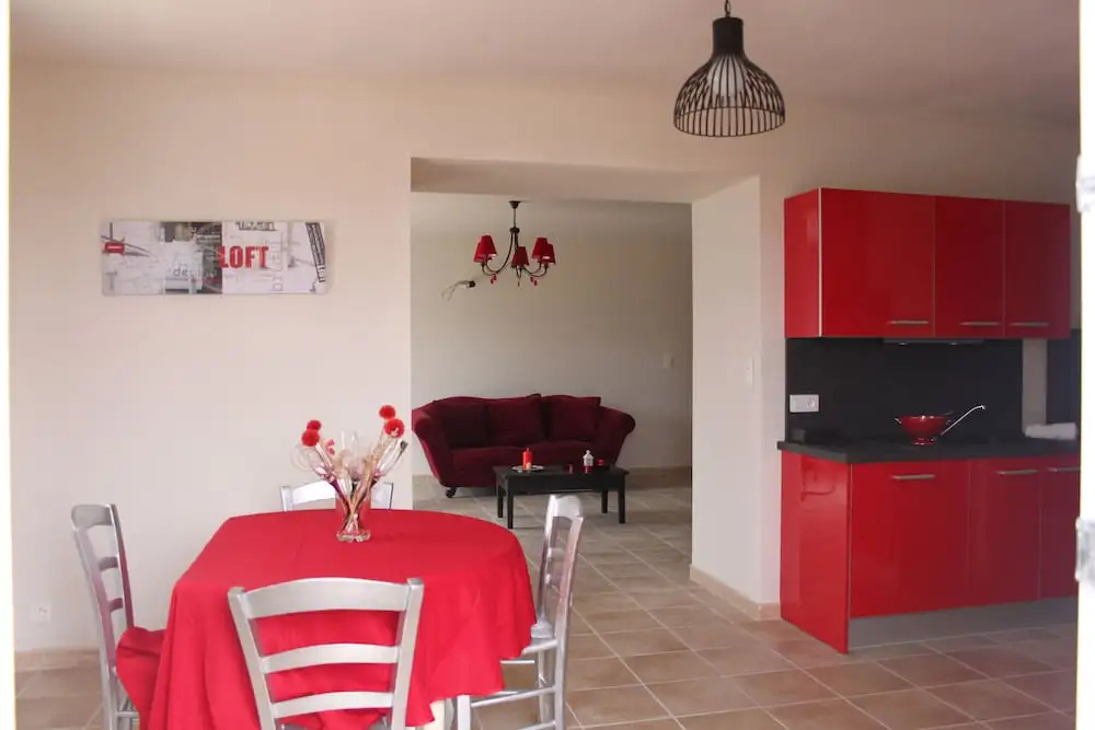 LES DEMEURES DE LA BEAUCLAIRE