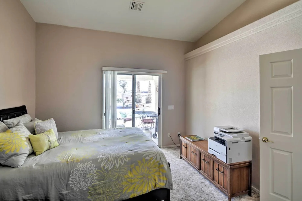 4 Mi to Lake Havasu Park: Modern Home w/ Pool!