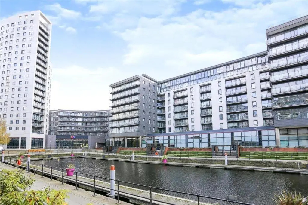 Deluxe City Apt, River Canal View& Free Parking!