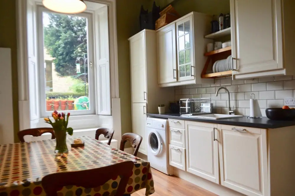 3 Bedroom Family Flat in Newington With Garden