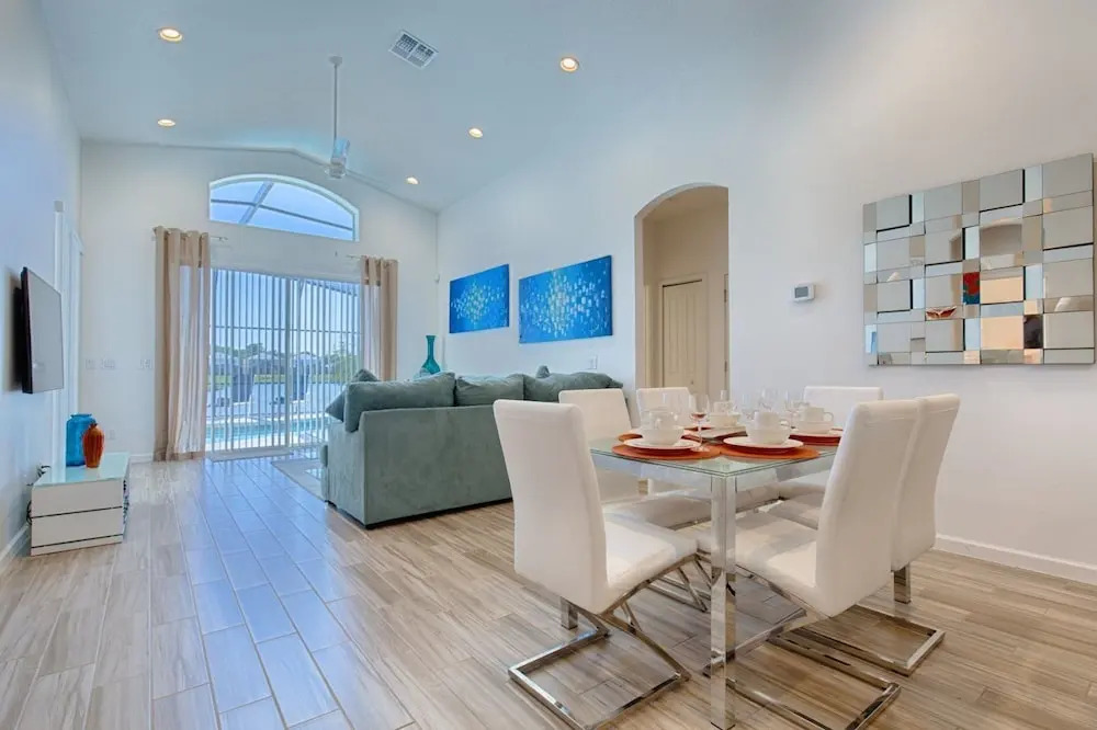 Stunning 4 bed Villa With Modern Decor and a South Facing Pool and spa Overlooking Water - 372